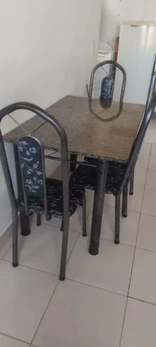 Mesa tampo de granito com 4 cadeiras