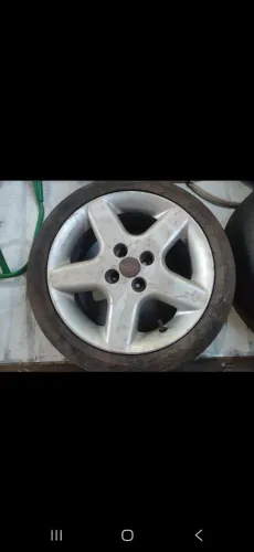 Roda aro 16. Em ótimo estado 1300$$ pneu ainda Roda só chama sim tive interesse *
