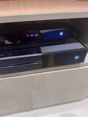 Xbox one com kinect e *2 controles LEIA O ANÚNCIO 