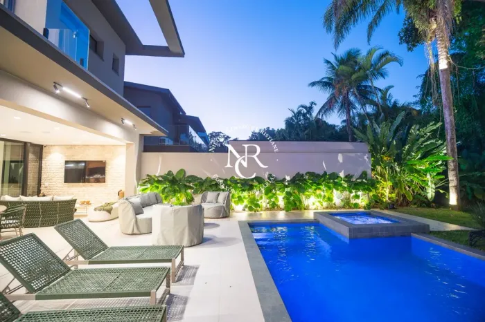Casa de condomínio com 6 suítes e aquecedor solar na Riviera de São Lourenço