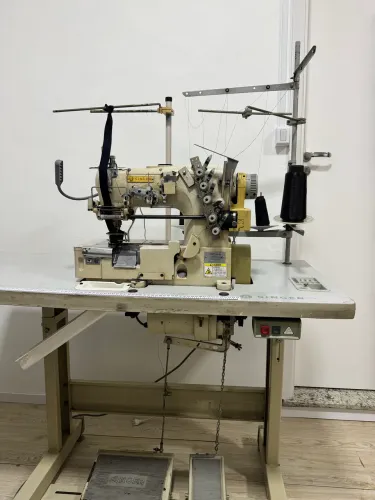 Máquina galoneira BT Singer funcionando normalmente