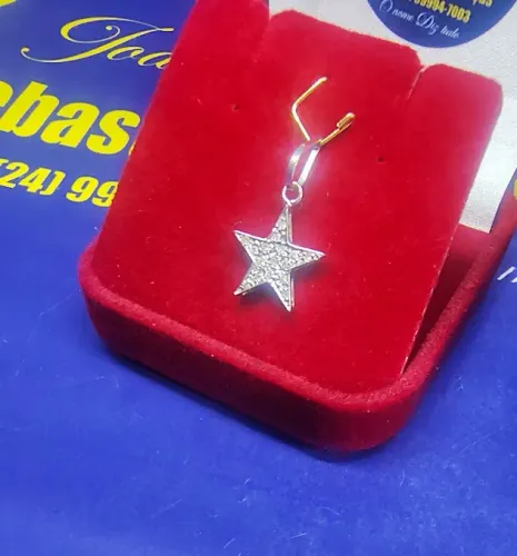 Pingente Estrela com Diamantes Ouro Branco 18 kilates Peso 0.80 Grama 12 mm.