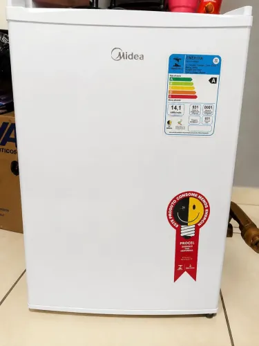 Frigobar Midea 93L - Econômico, Silencioso e em Excelente Estado- 220V