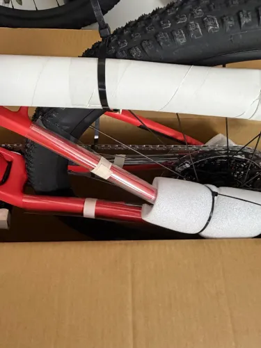 Specialized Epic 8 Comp M, completa na caixa