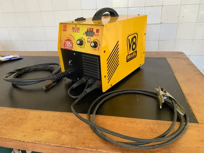 Máquina solda v8