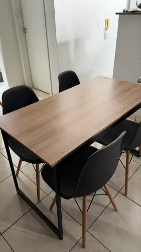 Mesa com cadeira