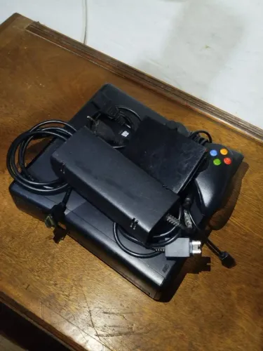 TROCO XBOX 360 + HD EXTERNO DE 250 GB COM JOGOS + CONTROLE + POR CELULAR OU PC GEMER