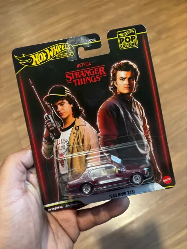 Hot Wheels Premium Stranger Things BMW 733i 1983