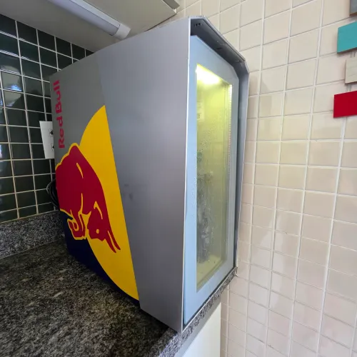 Geladeira Expositora Red Bull