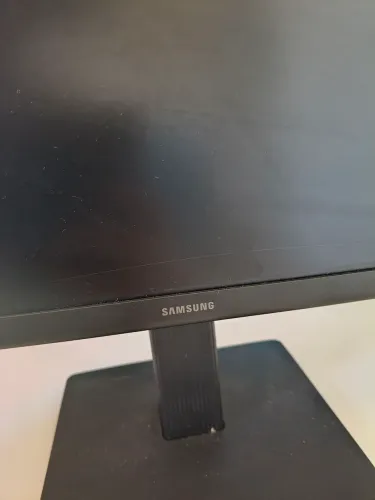 Monitor Samsung 24" LED Full HD - Modelo S24F320GAL (Como Novo
