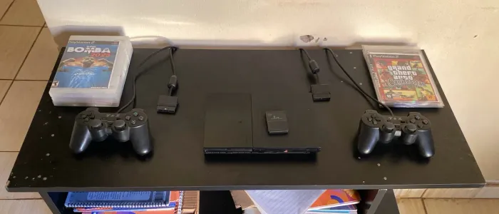 Ps2, com duas manetes e 12 jogos