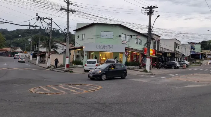 Ótima Sobreloja no centro de Maricá 