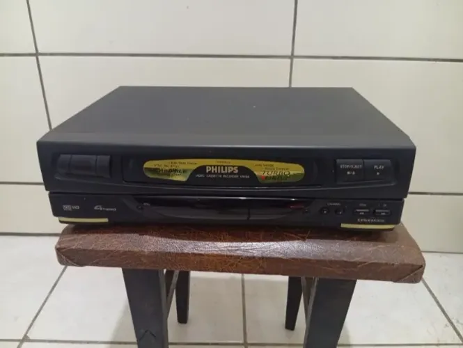 Vídeo cassete Philips recorder VR456, com problema