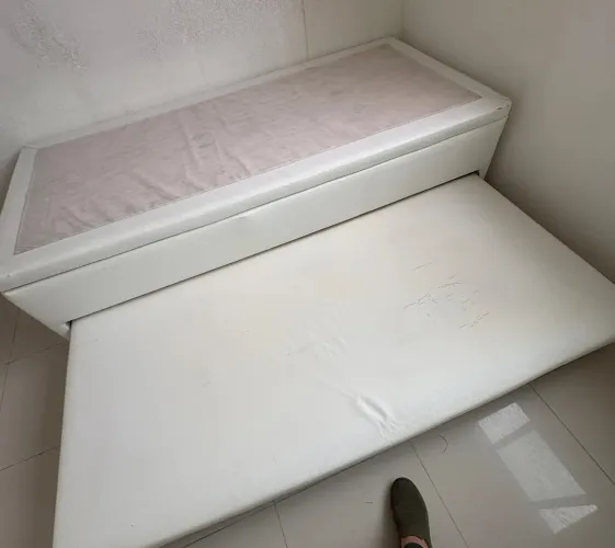 Cama de solteiro baú e cama adicional 