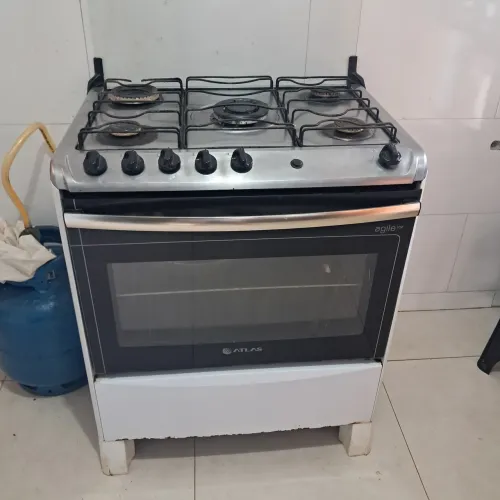 Fogão 5 bocas usado.