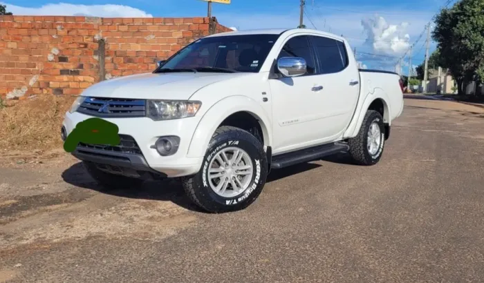 Mitsubishi L200 Triton HPE 3.2 CD TB Int.diesel AUT 2015