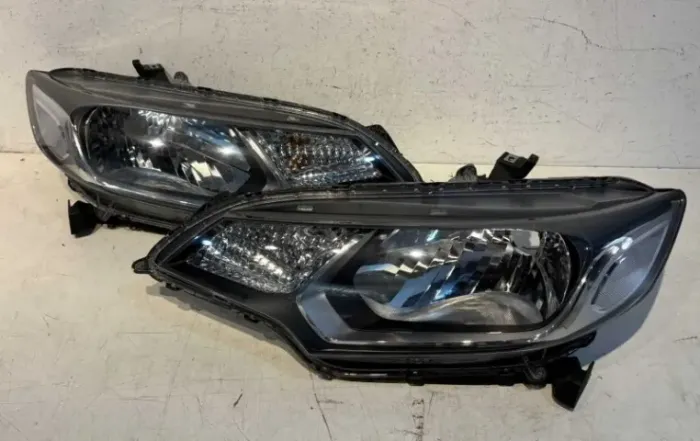PAR FAROL HONDA FIT 2015/20.