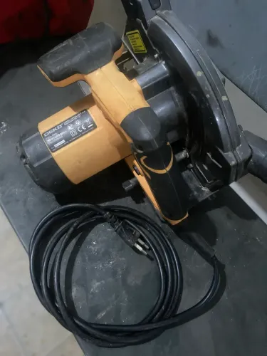 Serra Circular DEKO 1600W 127v com Laser - Com Defeito / Para Conserto
