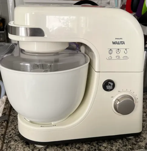 Batedeira planetária Philips 300W.