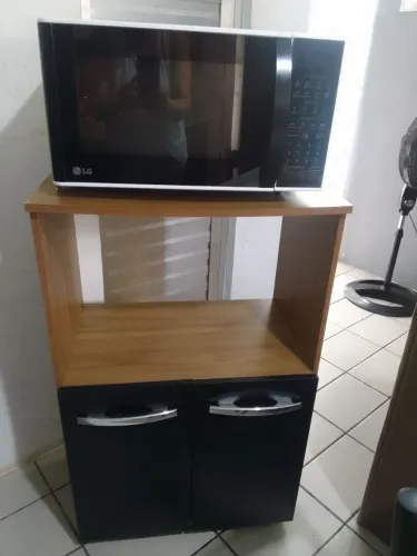 Microondas LG 30 litros mais armário balcão.