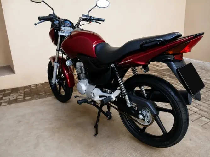 Titan 2012 completa. Em Janeiro foi feita pintura e toda parte elétrica, tudo novo.