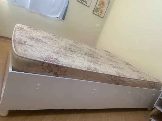 Cama de Casal com Colchão (Excelente Estado)