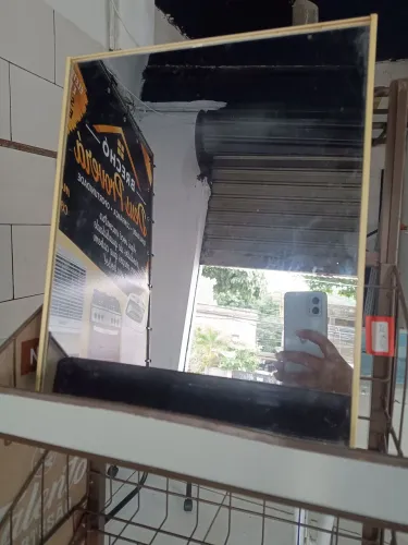 Espelho de armário com armário