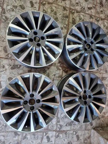 Rodas Originais do Fiat Linea ? Jogo Completo em Ótimo Estado ?