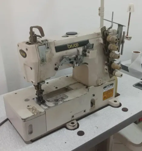 Máquina de costura industrial Galoneira