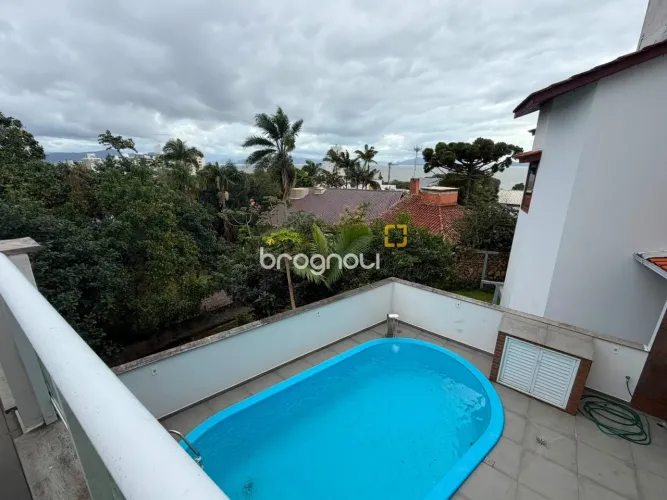 Casa à venda com 205 m², 3 dormitórios, piscina e vista mar na Agronômica  Florianópolis/S