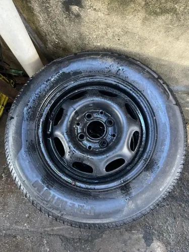3 Rodas com pneus R13/70/175<br>R$ 1.100,00