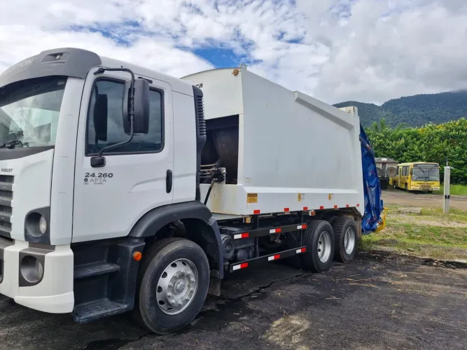 Vendo caminhão volks 24260 com implemento usimeca