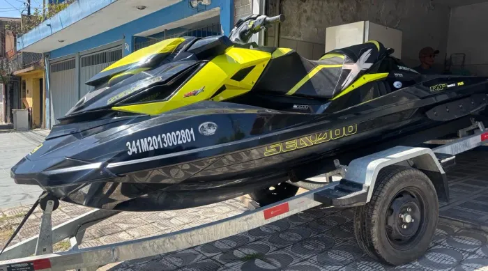 Jet ski