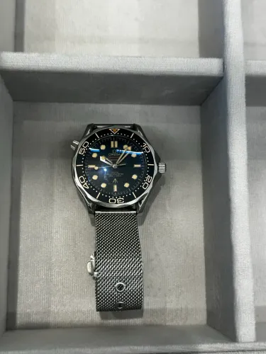 Relógio Omega Seamaster Diver 300M Edição 007.