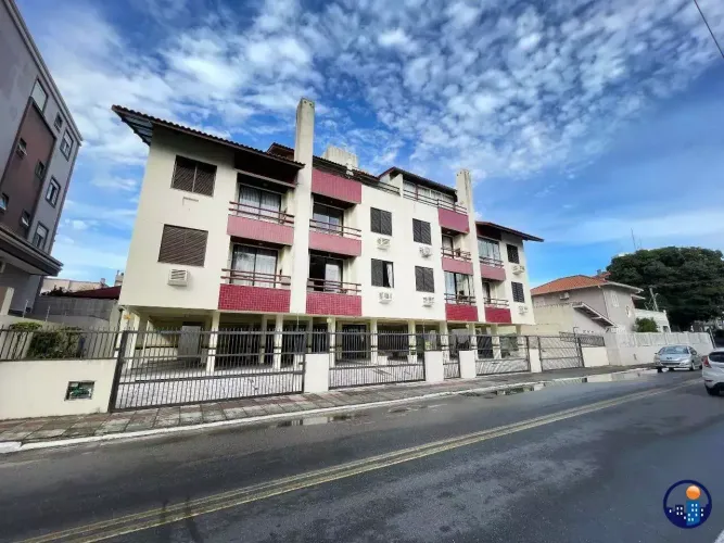 Aluguel de apartamento 1 quarto com garagem junto a praia de Canasvieiras em Florianópolis