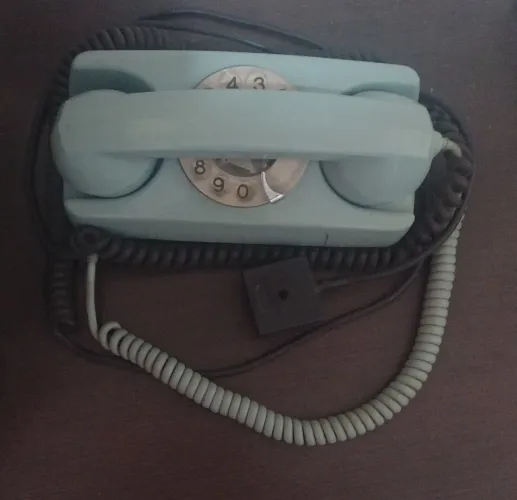 Vendo um telefone antigo 150 reais