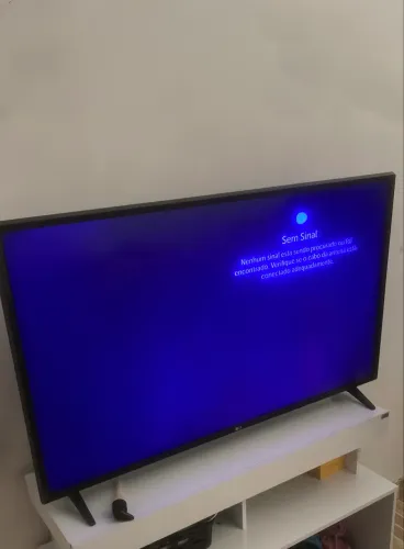 Televisão 43 polegadas (está azulada)