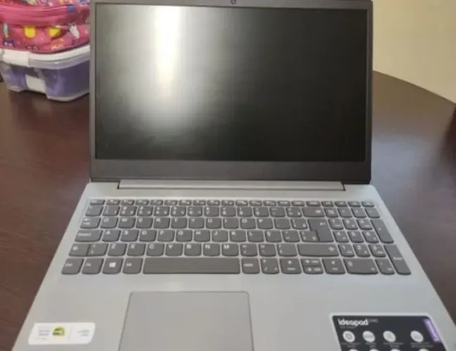 Lenovo Ideapad S145 - Ryzen 5 3600U - Vega 10 - 8 Gb RAM - 256 Gb SSD - Teclado (Defeito)