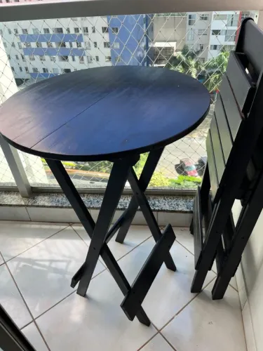 Mesa e 2 cadeiras modelo bistro