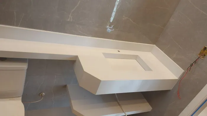 Pia com bancada pra banheiro feito a porcelanato