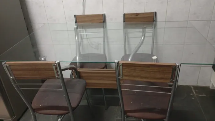 Mesa de vidro - barato pra vender rápido