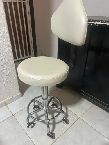 Vende se puf de trabalhar sentado
