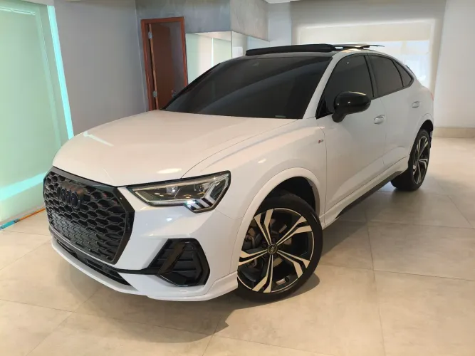Audi Q3 SPB Perf. Black 2.0 TFSI Tipt. Quat. 2024