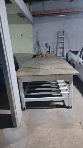 Vende-se mase 240..140 madeira e pedra de mármori