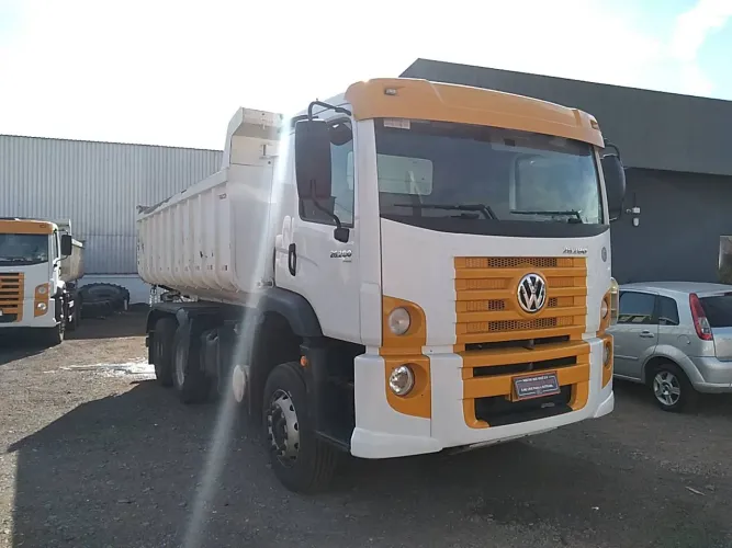 Volkswagen 26.280 E Constel. 6x4 2p (diesel)(E5) 2022/2023 Vamos Seminovos Regente Feijó