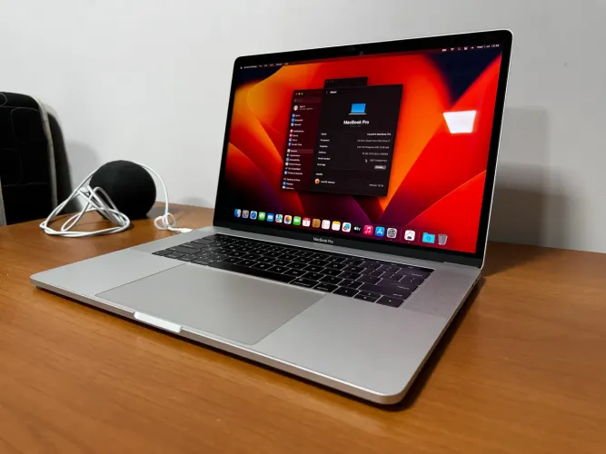 MacBook Pro 2017 Touchbar i7 + 16gb de ram + 256gb SSD 