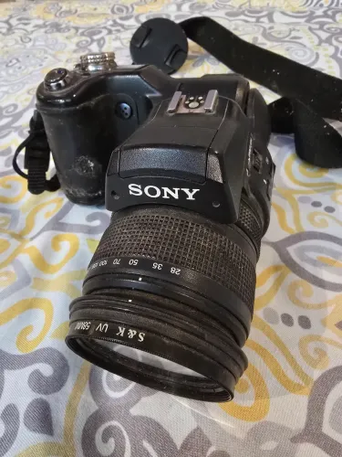 Câmera Sony Cyber-shot DSC-F828 Leia o anúncio inteiro.