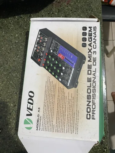Vendo mesa de som VEDO profissional todo bom motivo da venda pq nao to com som mais não