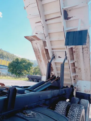 Vende se caçamba pra caminhão truk