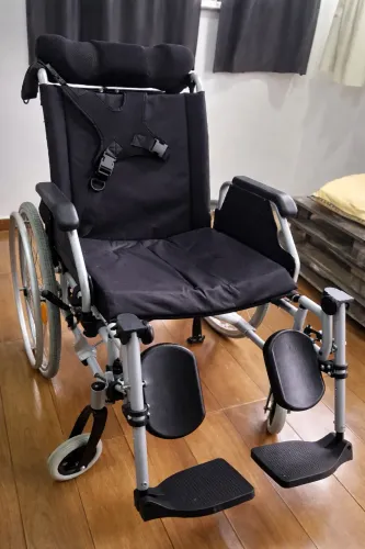 Cadeira de Rodas Completa Premium - Conforto e Segurança (R$ 1.600)